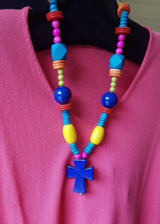 Multo colour necklace with pendant cross